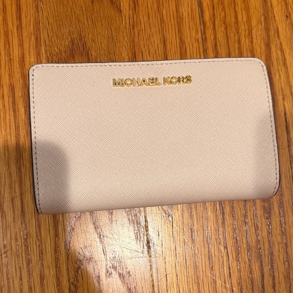 Michael Kors Beige Card Holder - Picture 1 of 2